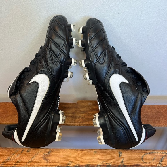 New Nike Tiempo Legend III FB Soccer Cleats Black and Red Women’s 6 - Picture 7 of 12